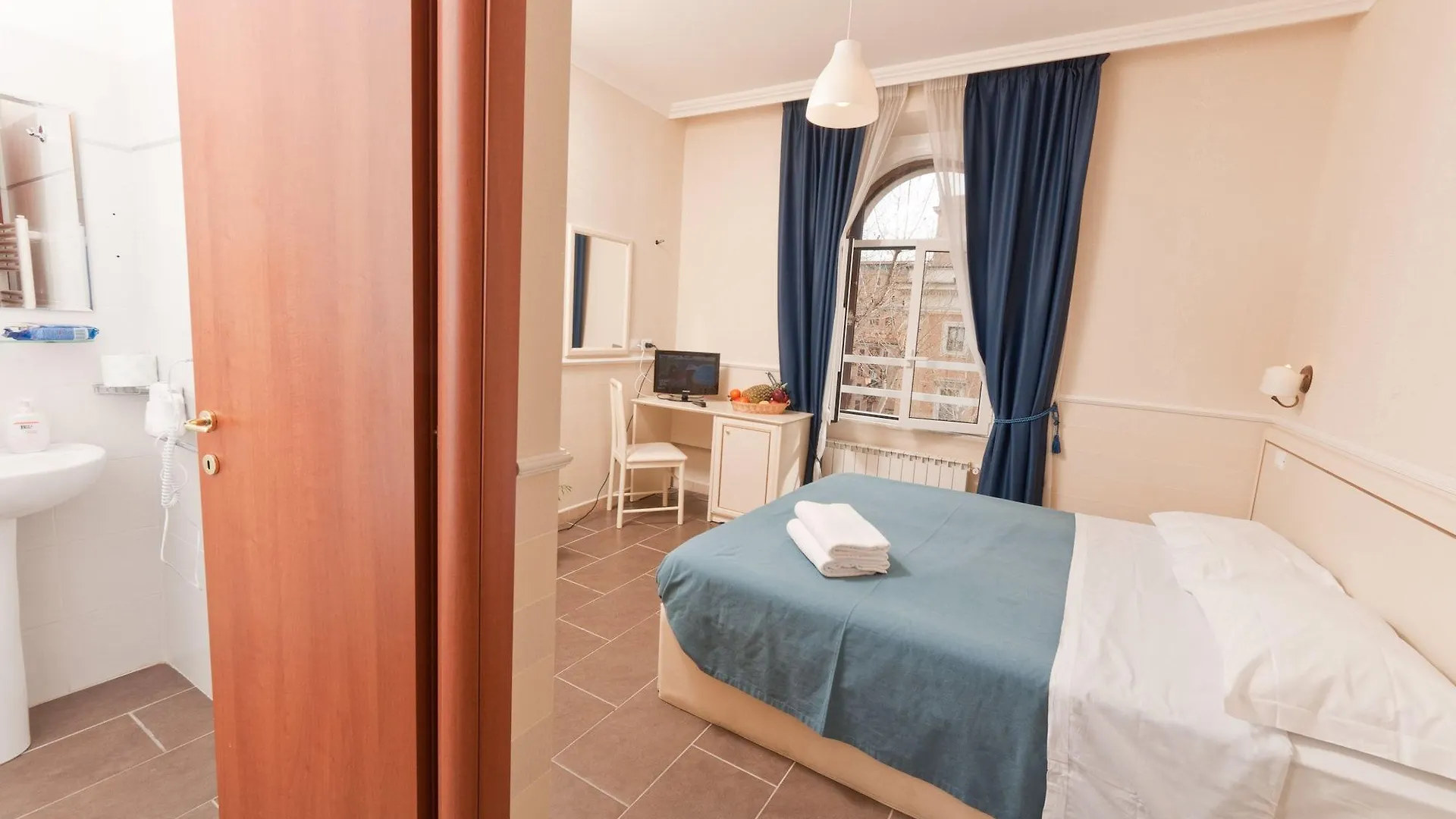 Cesar Palace Guesthouse Рим 2*,
