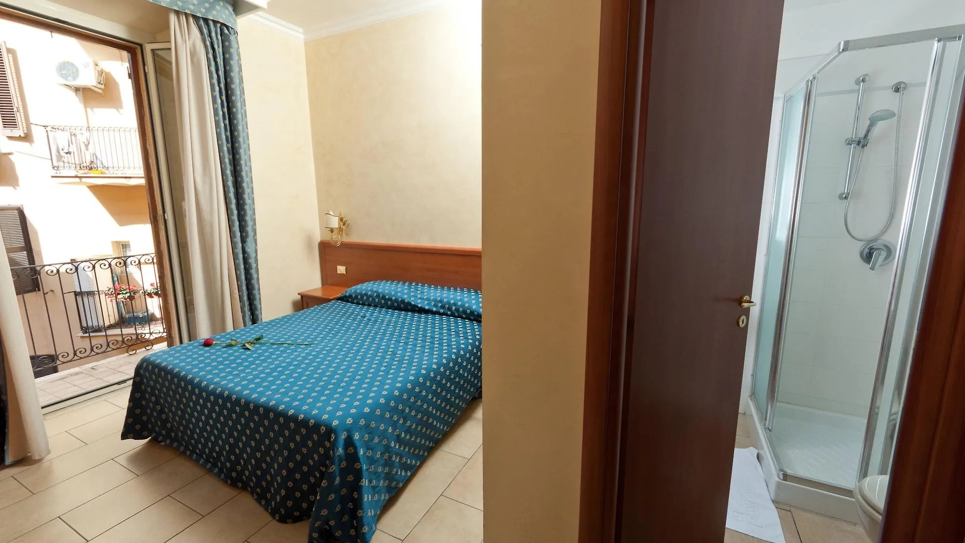 Cesar Palace Guesthouse Рим