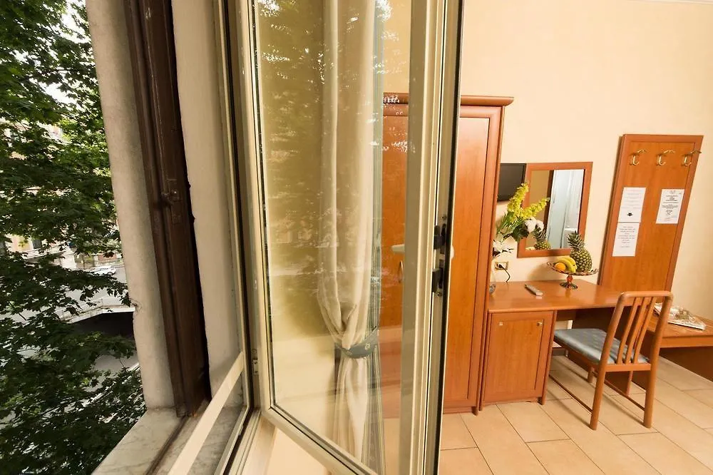 Cesar Palace Guesthouse Рим Гостевой дом